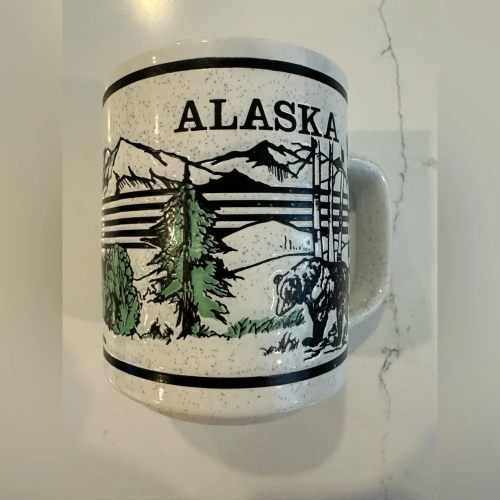 Alaska travel souvenir coffee mug cup stoneware mountains scenery scape sun bear